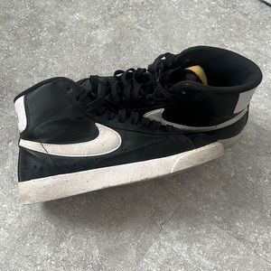 Nike Blazer Mid '77 | 6.5 Women’s 5Y Kids